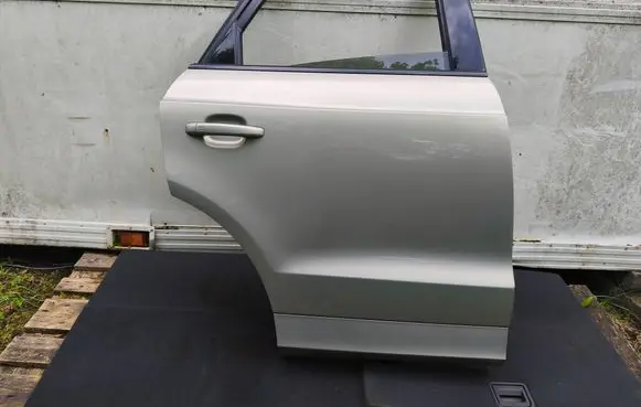 Audi Q3 8U Rear door