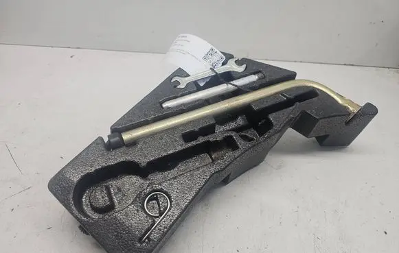 Audi Q7 4L Tool set 4L0012113C