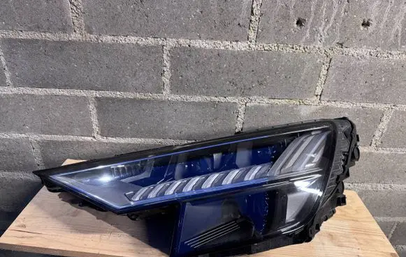 Audi Q8 Headlight/headlamp 4M8941035