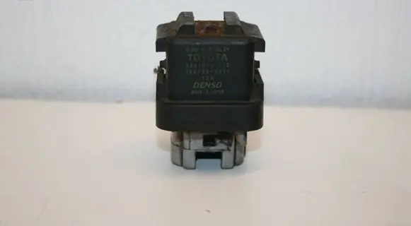 Toyota Avensis T250 Glow plug pre-heat relay 2861067010 1567007671