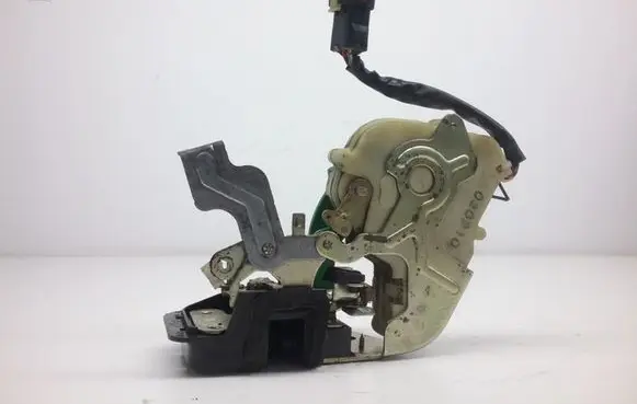 KIA Sorento Front door lock