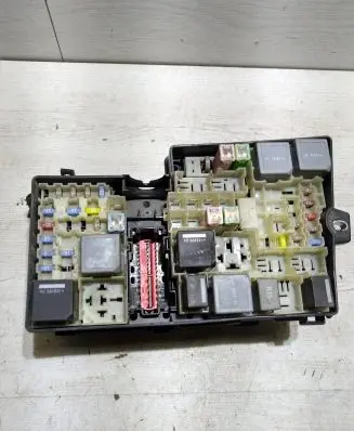 Volvo V40 Fuse module AV6T14A142AA E00006886 PA6GF10GB20