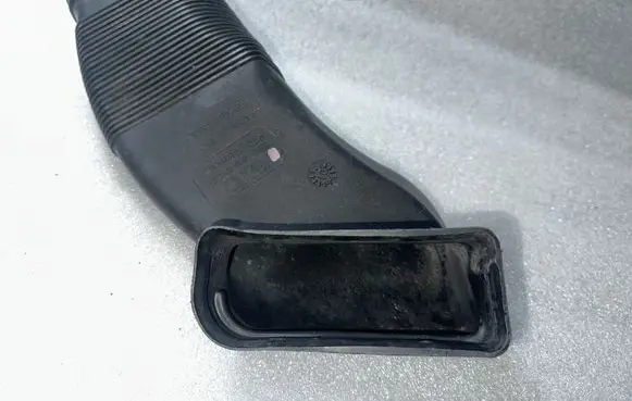 Audi A4 S4 B5 8D Air intake duct part 8D0129617E