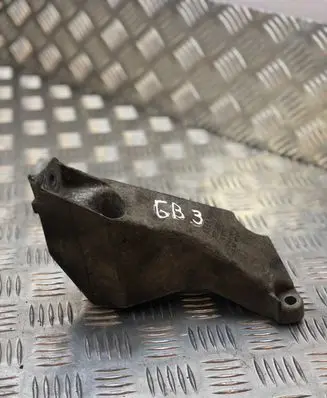 Audi A4 S4 B7 8E 8H Engine mounting bracket 8E0199307A