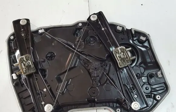 Front window lifting mechanism without motor