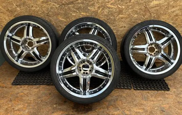 Chrysler 300C R20 alloy rim
