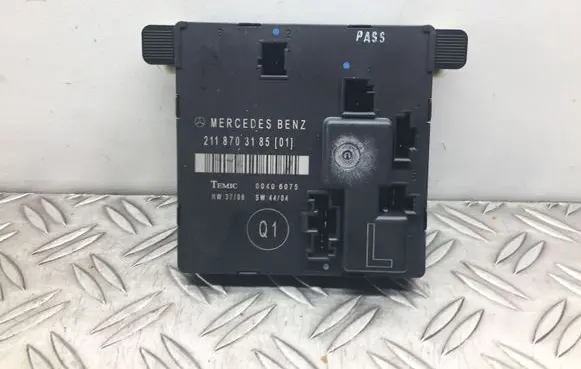 Mercedes-Benz E W211 Door control unit/module 2118703185 A2118703185