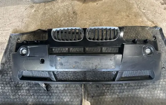 BMW X3 E83 Front bumper 3400896
