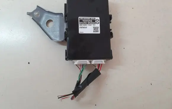 Toyota Avensis T270 Power management control unit 8969005040