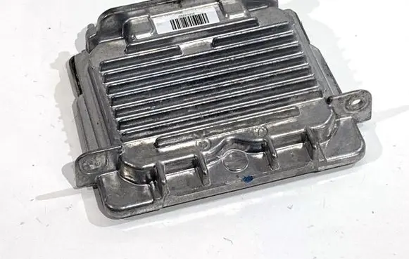 Ford Kuga II Voltage converter/converter module 89089352