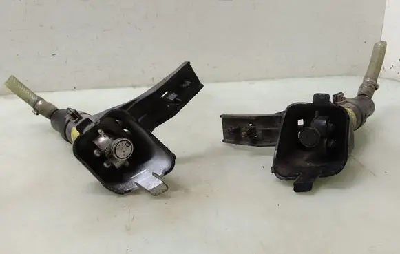 Peugeot 407 Headlight washer spray nozzle 1307030272 1307030273