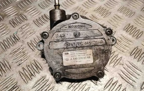 Mercedes-Benz B W245 Vacuum pump A6402300365 6402300365