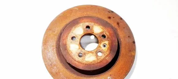 Tesla Model S Rear brake disc ventiliuojamas