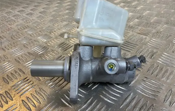 Mercedes-Benz E W212 Master brake cylinder A2124300102