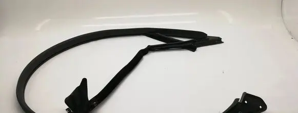 Mercedes-Benz E C207 W207 Front door rubber seal A2076700339