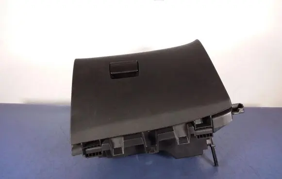 Opel Astra J Glove box 13373796