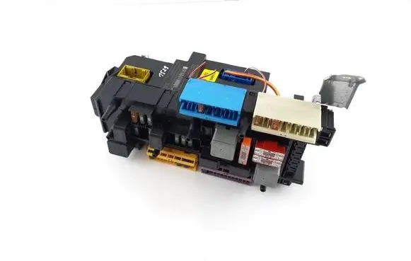 Mercedes-Benz C W204 Fuse module 2045458401 2045456332 2044423500
