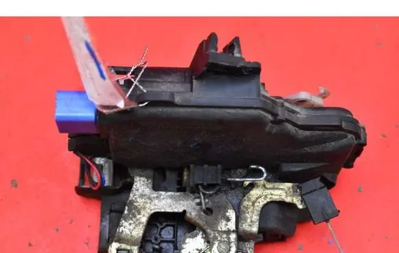 Seat Ibiza III (6L) Front door lock 