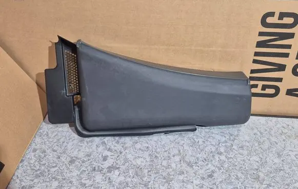 Audi A4 S4 B8 8K Wiper trim 8K1819447