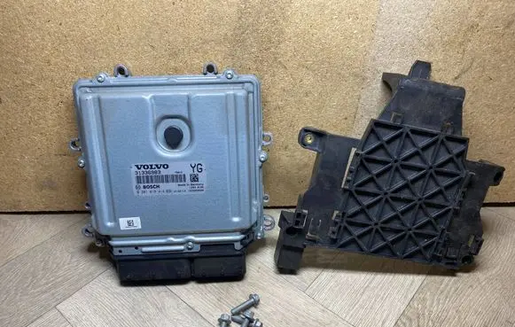 Volvo V60 Engine control unit/module 31336983 0281018414 30729835