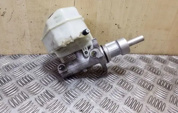 Master brake cylinder
