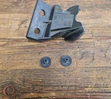 BMW Z3 E36 Rear bumper mounting bracket 51128397521 8397521