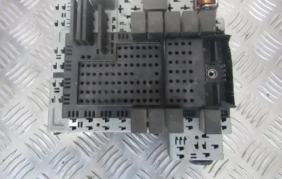 Volvo V70 Fuse box set 08696040 03w212