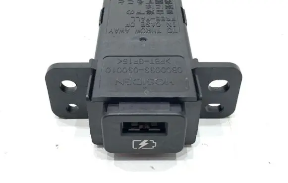 Nissan Juke II F16 USB socket connector CBC0033030010
