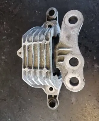 Opel Insignia B Engine mounting bracket 39213426