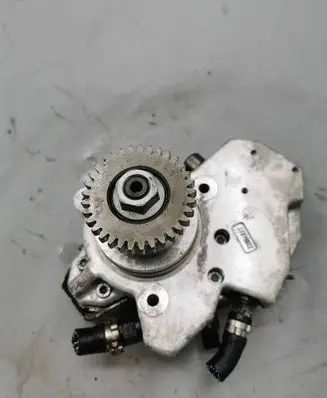 Mercedes-Benz R W251 Fuel injection high pressure pump A6420700201 0445010095