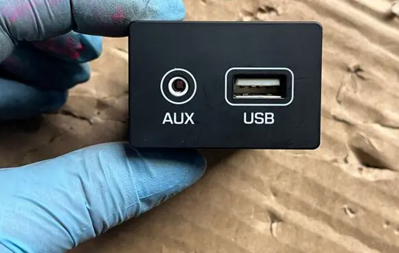 Hyundai Tucson TL USB socket connector 96120D3600