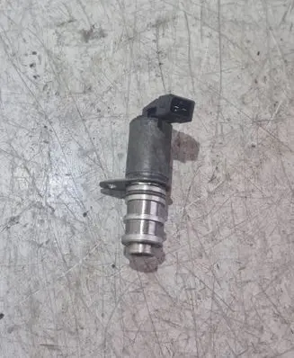 BMW 3 E90 E91 Camshaft vanos timing valve 7549846