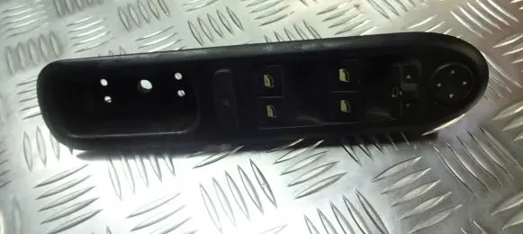 Peugeot 407 Front door window switch trim 96468704XT
