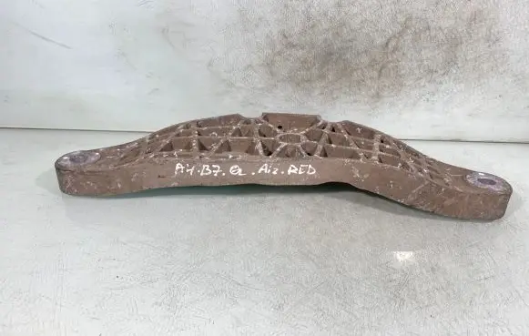 Audi A4 S4 B7 8E 8H Rear differential/diff mount bracket 8e0599287k