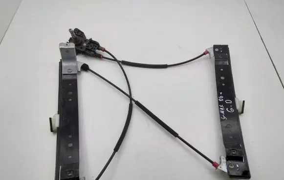 Rear door manual window regulator