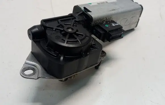 Nissan Qashqai Seat adjustment motor 151559305