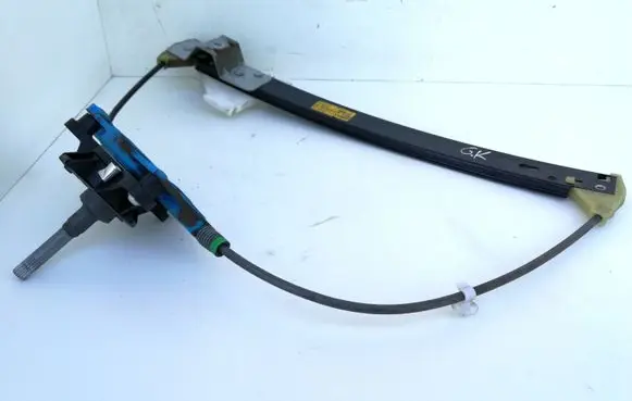 Rear door manual window regulator