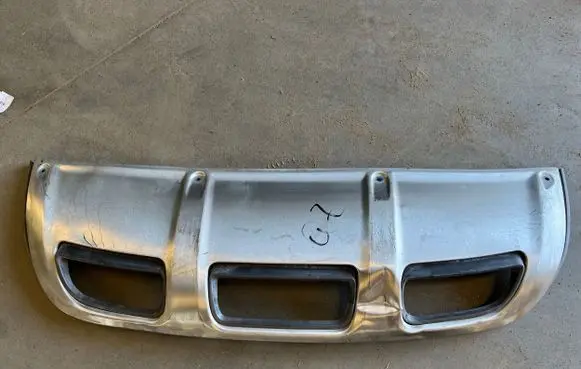 Front bumper lip