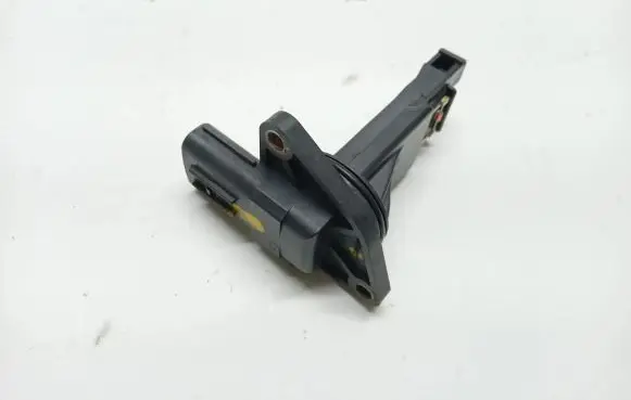 Mazda 3 III Mass air flow meter E5T62271