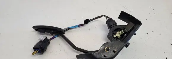 Toyota Corolla E120 E130 Accelerator throttle pedal 8222313080 A4A02