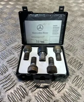 Mercedes-Benz CLS C218 X218 Anti-theft wheel nuts and lock 