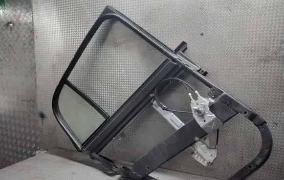 Rear door manual window regulator