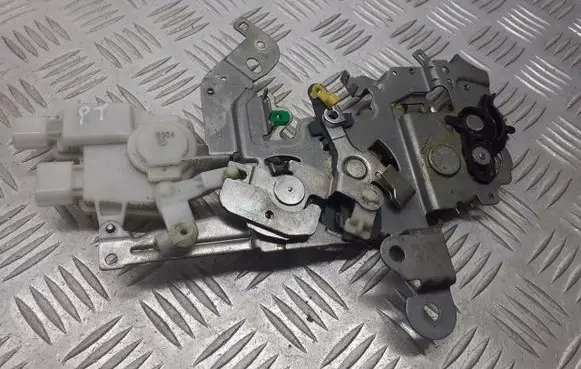 Mazda 5 Sliding door lock 