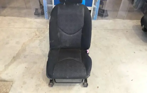 Toyota RAV 4 (XA40) Front passenger seat 4012661262AR