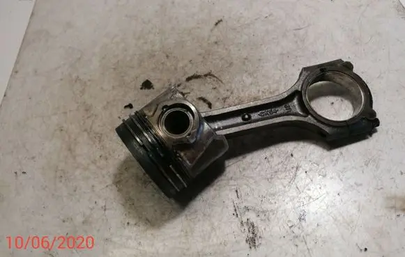 Hyundai i30 Piston with connecting rod