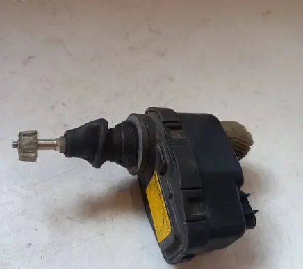 Headlight level adjustment motor