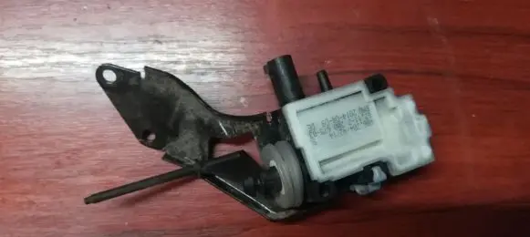 Fuel tank cap lock