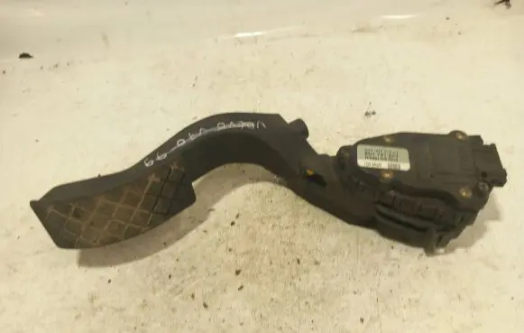 Audi A4 S4 B5 8D Accelerator throttle pedal 8D1721523 6PV00777007