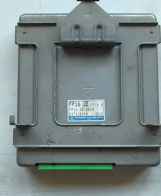Mazda 626 Engine control unit/module E2T82081M