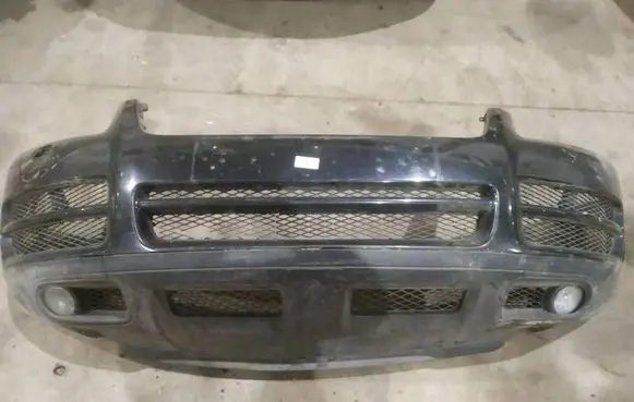 Volkswagen Touareg I Front bumper juodas
